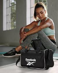 Bolso Reebok Mujer: Versatilidad y Estilo para Tu Vida Activa