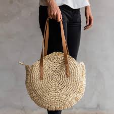 ShopINess Bolso De Rafia Redondo: Elegancia y Versatilidad