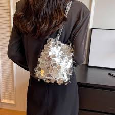 Bolso Saco Lentejuelas Plateado - Estilo y Versatilidad