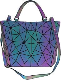 Bolso Geométrico Deformable Reflectante: Estilo y Funcionalidad