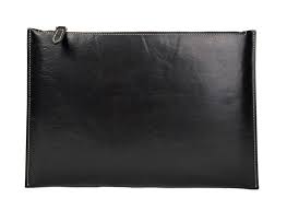 Elegante Embrague de Cuero Negro: Tu Compañero Perfecto