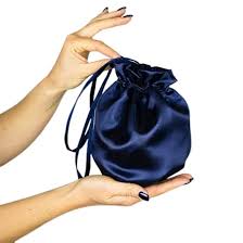 Bolso Satén Marino: Elegancia para Boda y Ocasiones Especiales