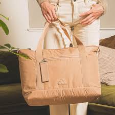 Bolso Adidas Unisex: Estilo y Funcionalidad para Todos