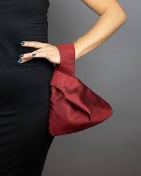 Monedero Burdeos para Despedida de Soltera: Elegancia y Estilo