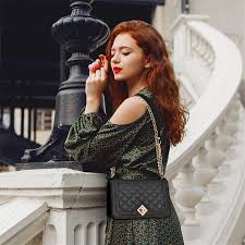 Travistar Pequeña Bandolera Cruzado Crossbody - Elegancia y Comodidad