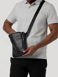 Bolso Hombro Negro Lacoste para Hombre - Estilo y Funcionalidad